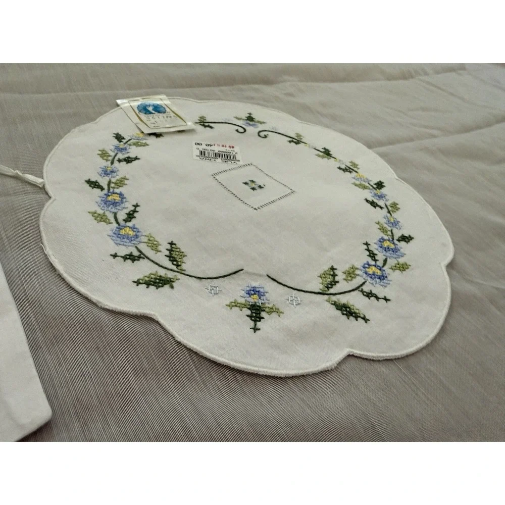 Vintage NEW Set of 2 Round Doily w/ Bag Pull String Embroidery Floral